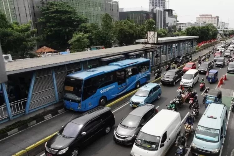 Transjakarta Alihkan 39 Rute Akhir Pekan Ini karena Jakarta Running Festival 2025, Catat Jalurnya!